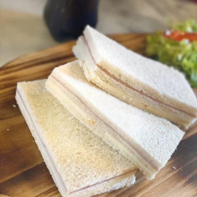 Sandwich de miga (to go).